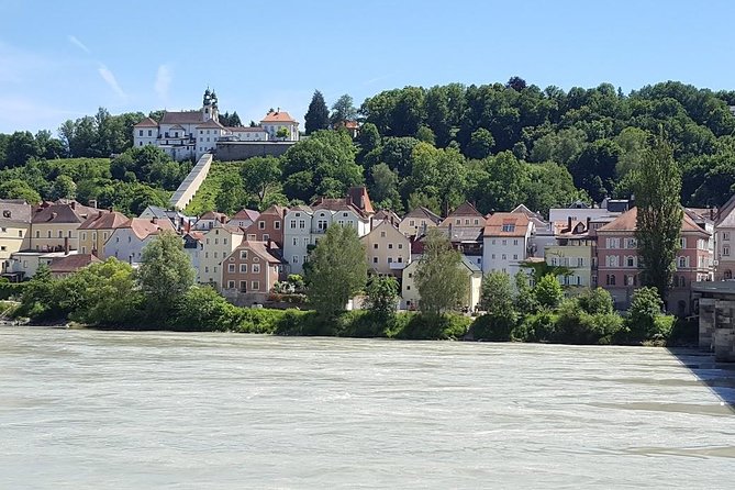 Private Transfer Prague to Passau or Passau to Prague with stop in Cesky Krumlov - Key highlights at a glance