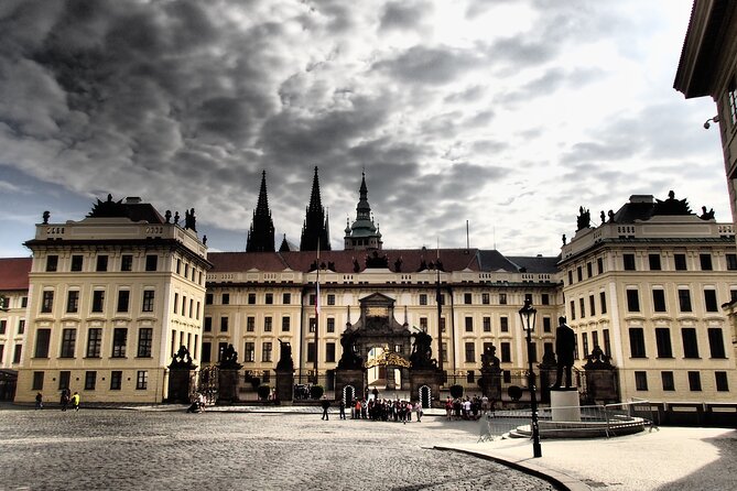 Saint Vitus Cathedral and Hidden Gems of Prague Castle - St. Vitus Cathedral: your extended guided time (and why it’s worth it)