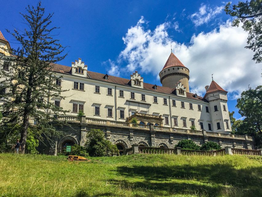 Self-Guided Bike Tour to Unetice Brewery - Lysolaje magic spring and Šárka Valley: nature stops that break up the ride