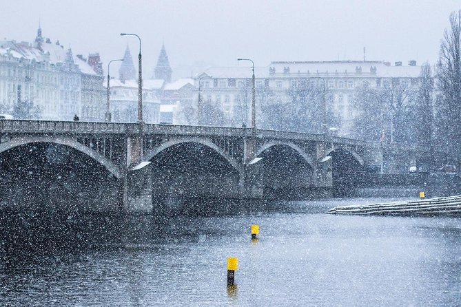 Shared Departure Transfer: Prague Hotel to Prague Airport - Who Should Book This Transfer