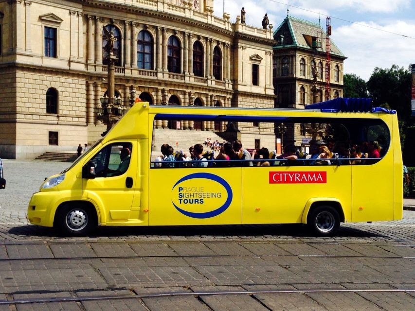 Short city tour by bus - 1 hour - One-hour format, fast orientation from Náměstí Republiky