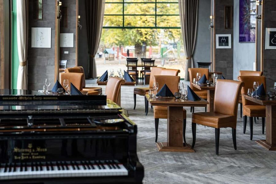 Sinatra Tribute. Concert & dinner. - Sinatra Tribute Meets Dinner at Art Restaurant Mánes