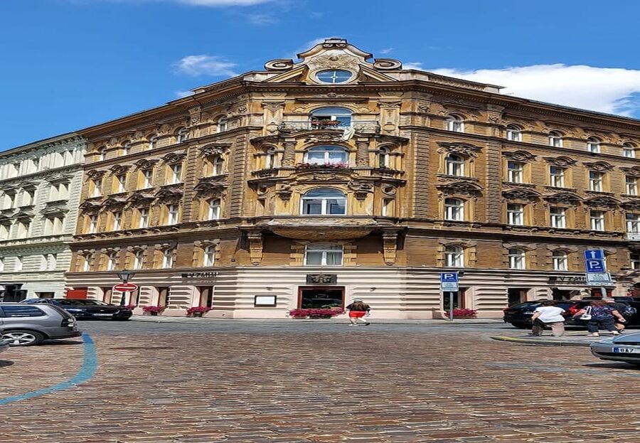 Skip-the-Line Private Tour of Prague Castle & Hidden Gems - Price and timing: what 58 USD gets you in 90 to 150 minutes