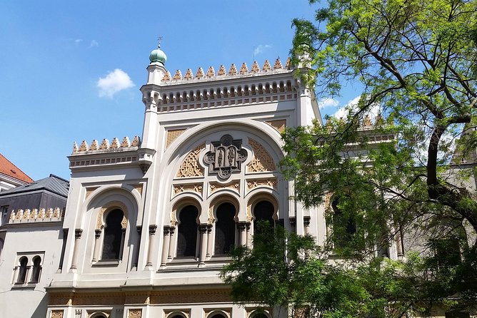 Small Group Prague Old Town and Jewish Quarter Walking Tour - How This 6-Person Old Town and Jewish Quarter Tour Stays Enjoyable