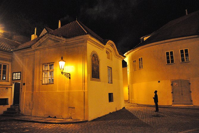 Telltale Ghost Tour - Old Town Hall and the Astronomical Clock: End on a Legend at Center Stage