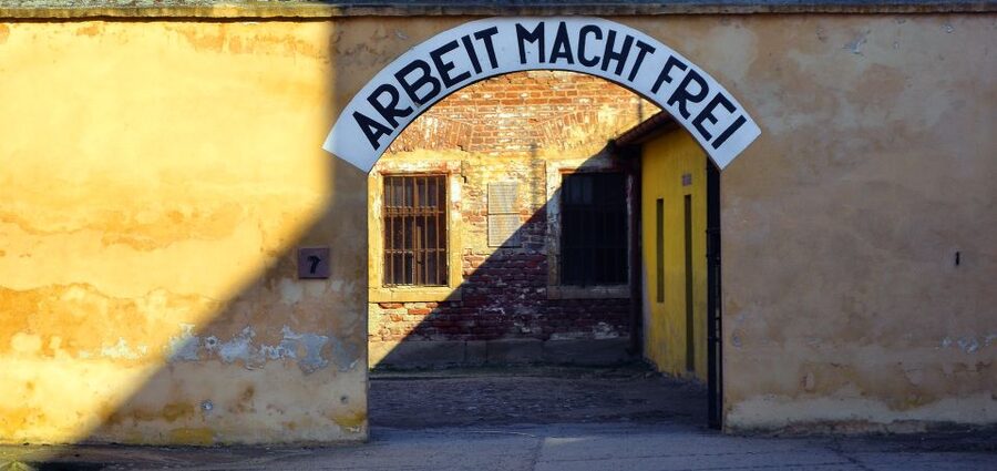 Terezin: Guided Tour of the Concentration Camp and Museum - Terezín Memorial and Ghetto Museum: Start With the Context