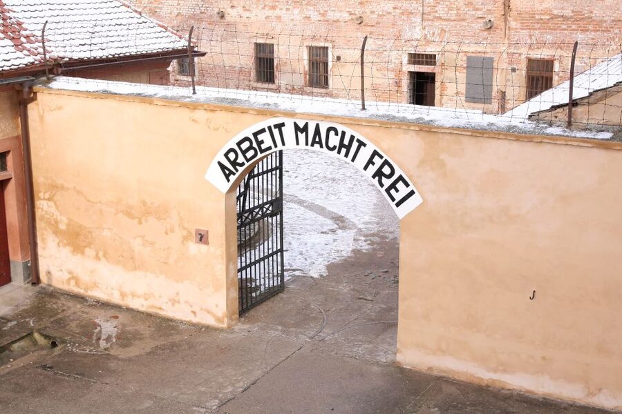 Terezin Memorial: Entry Ticket Combo w. Guided Walking Tour - Start at the Small Fortress, Then Walk Into the Ghetto