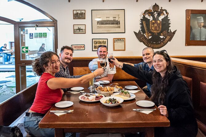 The Castle Side Food Tour: Hidden Flavors & Scenic Views - Jánský vršek and the Royal Path street-food break