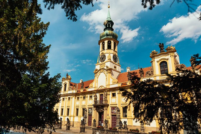 The History of Prague: Prague Castle & Castle District Private Tour - St. Vitus Cathedral Area: Gardens, the Tunnel, and the Castle Approach