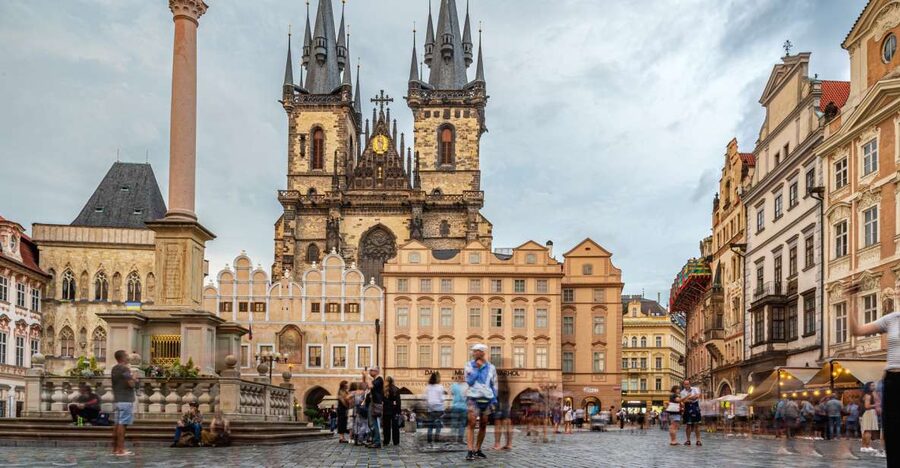 The Royal road, walking tour in french - Old Town Square and the clock area: the civic heart in context