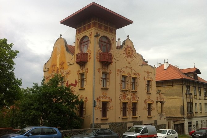 The Ultimate Prague History Tour - How the tour avoids the worst Prague crowds