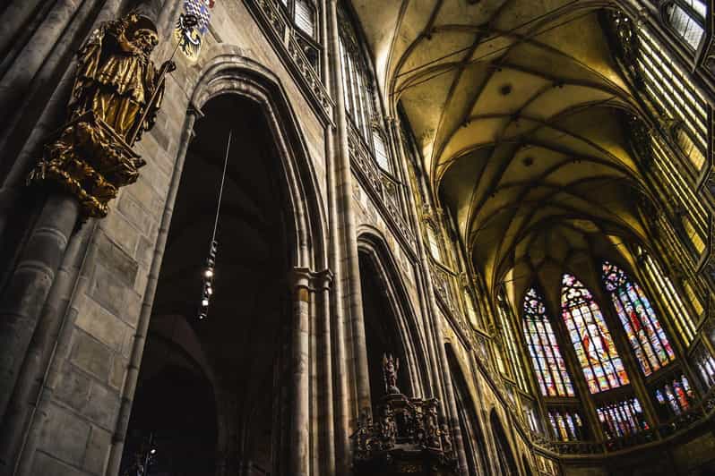 Tour of Prague Castle in italian language ticket included - St. Vitus Cathedral interior visit: the emotional anchor