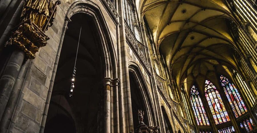 Tour of Prague Castle in italian language ticket included - Start at the Second Courtyard, Kohl Fountain, and get moving