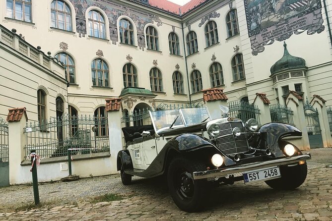 Vintage Cars Prague - Grand City Tour 150min / 1-6 pers. 2,5hrs - Downtown begins with Prague’s most iconic clock