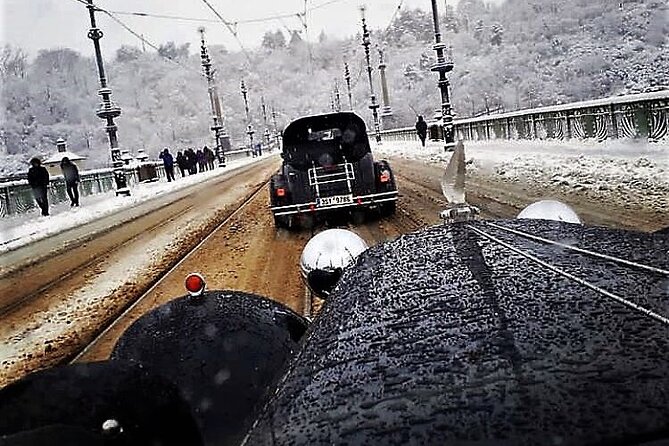 Vintage Cars Prague - Sightseeing Tour 90min / 1-6 pers. - A 90-minute vintage car shortcut through the Prague you actually want to see
