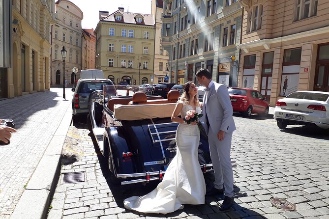 Vintage Cars Prague - Sightseeing Tour 90min / 1-6 pers. - Hotel pickup to Old Town Square, Astronomical Clock area views