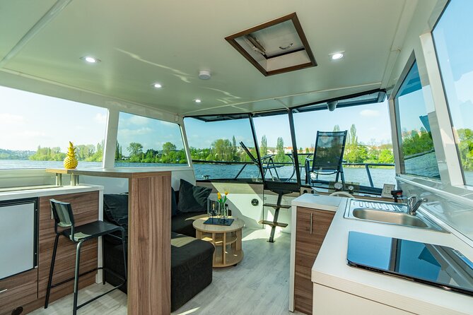 VIP Prague YachtBoat ONE Experience: All-You-Can-Drink - The route: Naplavka Rasinovo nabrezi to Dancing House