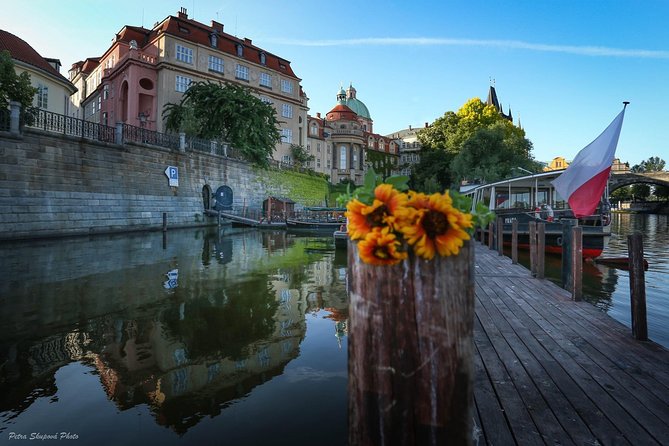 VIP Private tour Prague: Castle, Lunch, Beer, Boat - Old Town (Stare Mesto) with a guide who explains the layers