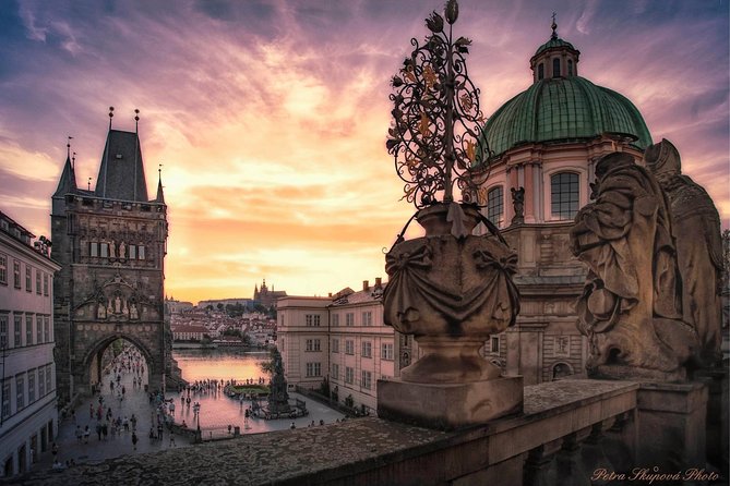 VIP Private tour Prague: Castle, Lunch, Beer, Boat - Charles Bridge timing: why 30 minutes can be perfect