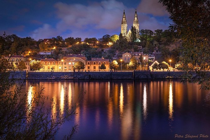 VIP Private tour Prague: Castle, Lunch, Beer, Boat - Vltava Beach and the 1-hour boat cruise with a drink