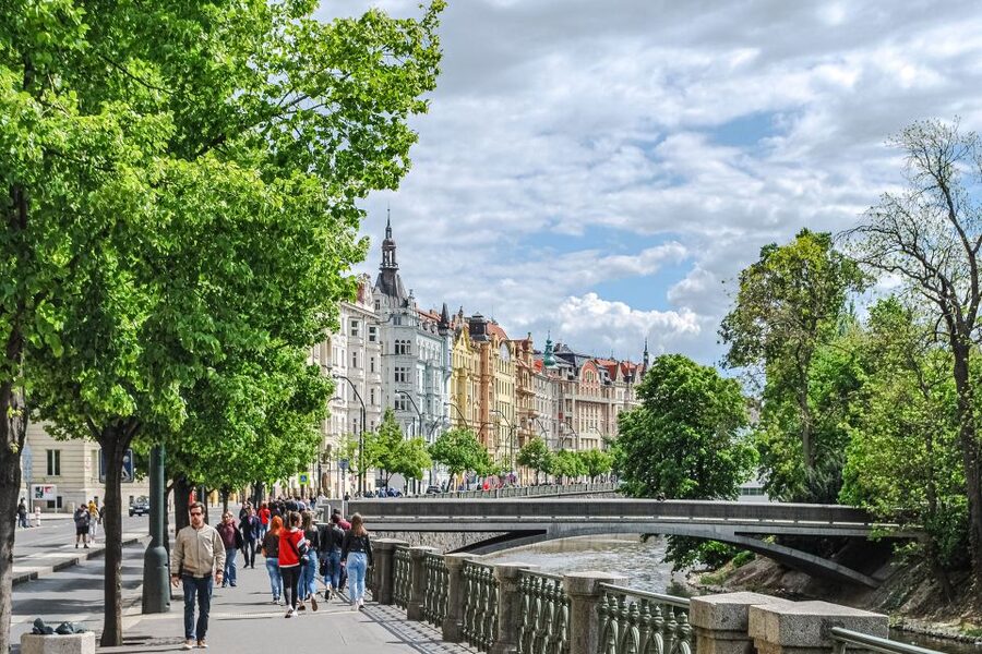 Walking tour of Prague in French : Nové Město - Getting started at Jindřišská věž: fast way to orient