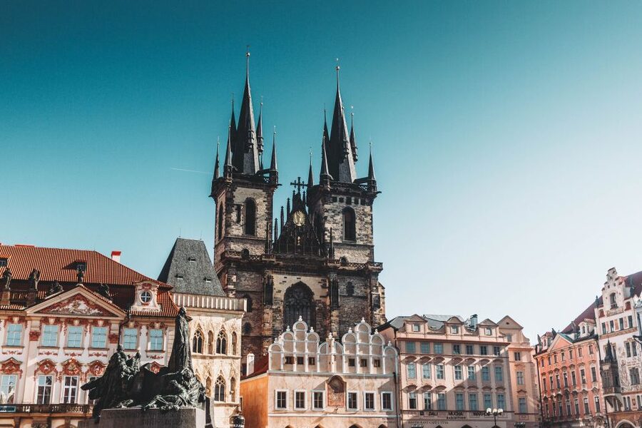 Walking tour of Prague in french: Old Town & Charles Bridge - Meeting at Celetná 601/5: How to Show Up Calm, Not Sprinting