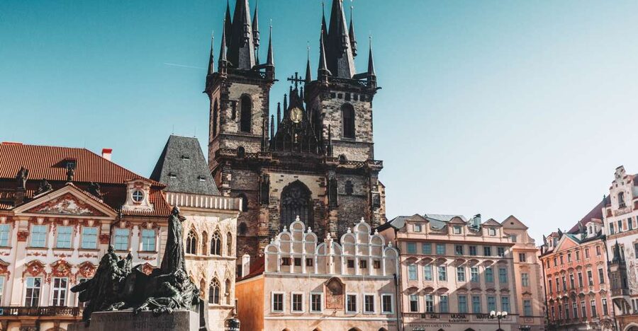 Walking tour of Prague in french: Old Town & Charles Bridge - Malé Náměstí and Mariánské náměstí: Small Squares, Big Context