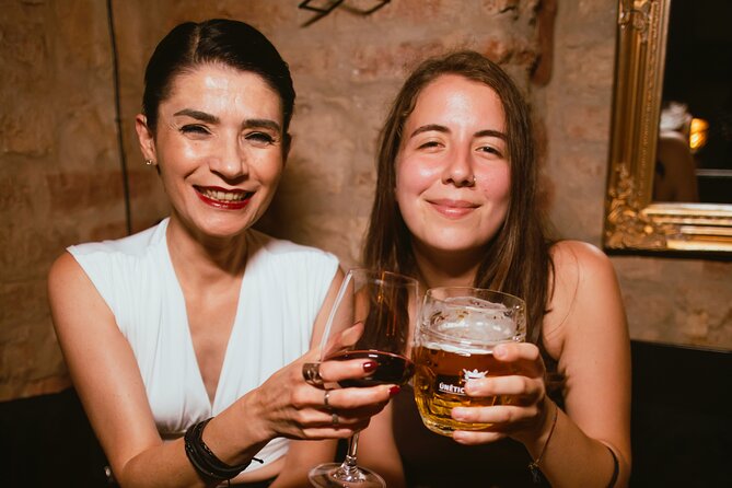 Wednesday Night Live Music and Cocktails Ticket in Kontakt Bar - Live Acoustic Music: How It Changes the Atmosphere