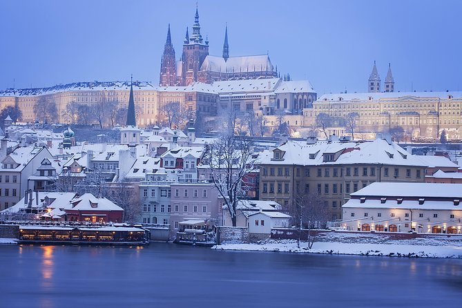 Winter Charm of Prague - private tour with PERSONAL PRAGUE GUIDE - Prague Castle in winter: President views and classic photo angles