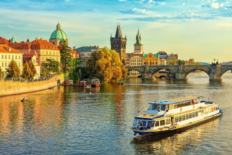 World War II History Tour of Prague's Old Town - Why Prague’s Old Town works so well for a WWII lesson