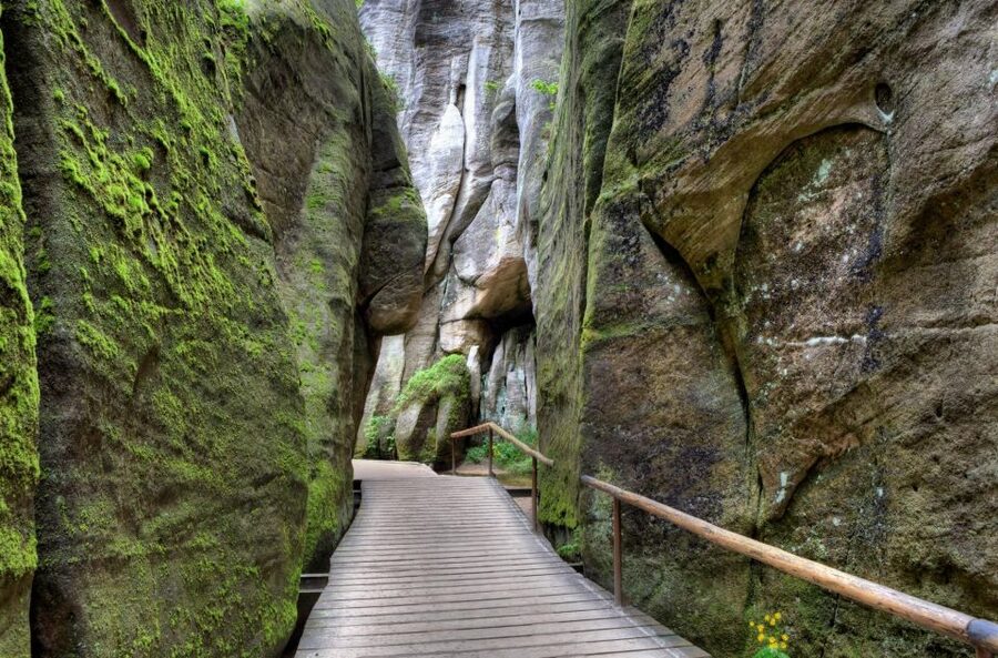 Wroclaw To Rock City in Adrspach Tour - Entering the Rock Labyrinth: The 3.5 km Loop at Your Pace