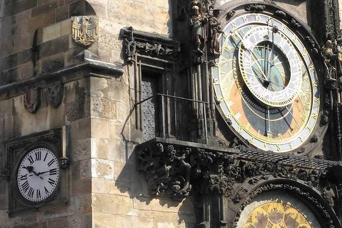 Your own guide for Old Town Highlights and Secrets Tour - Why the private format is the real value